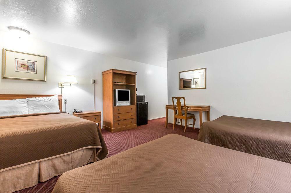 Rodeway Inn Near University-Gateway To Yosemite Merced Bagian luar foto