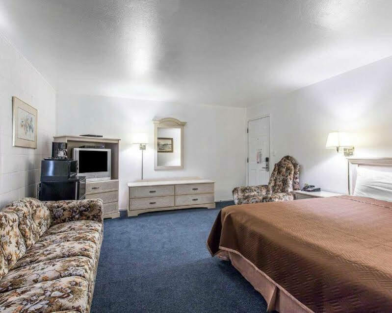 Rodeway Inn Near University-Gateway To Yosemite Merced Bagian luar foto