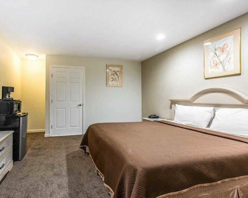 Rodeway Inn Near University-Gateway To Yosemite Merced Bagian luar foto